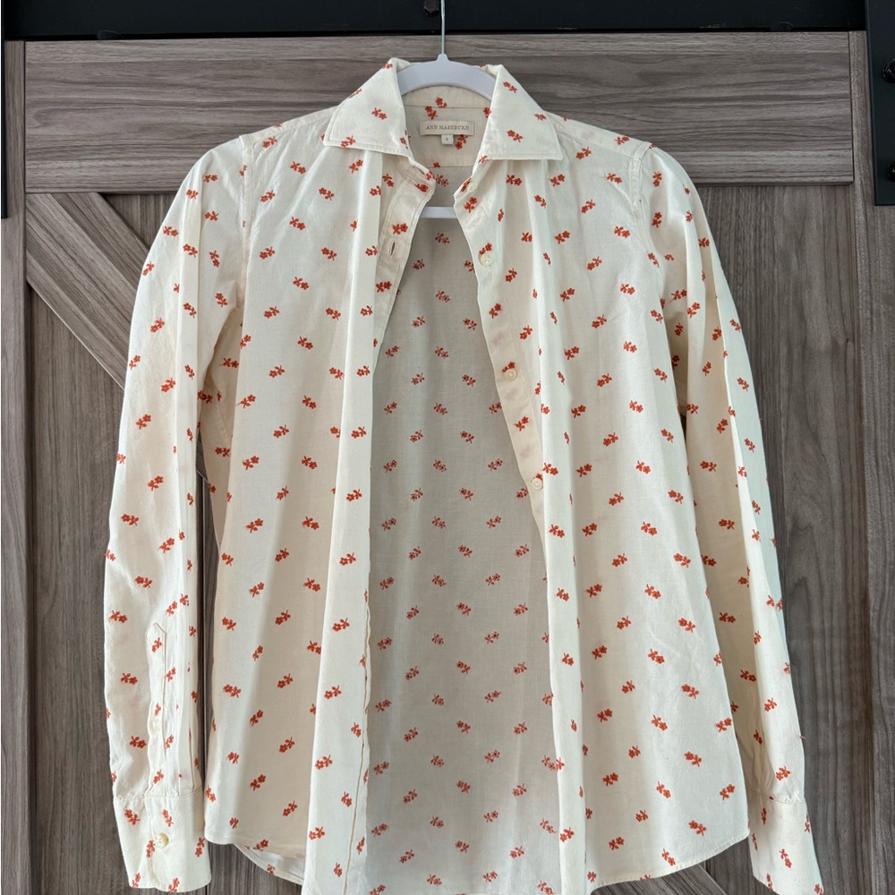 ANN MASHBURN Cream Button-Down Shirt with Red Floral Motif